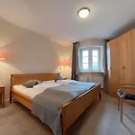Ahndole-hollken *