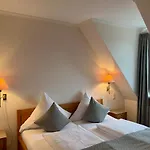 Ahndole-hollken *