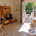 Ahndole-hollken Apartmán *