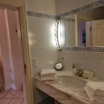 Ahndole-hollken Apartmán *
