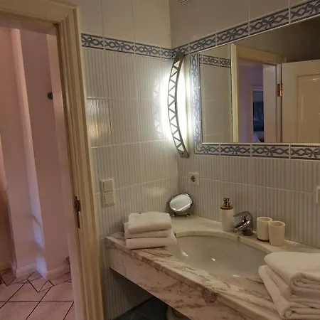 Ahndole-hollken Apartament *